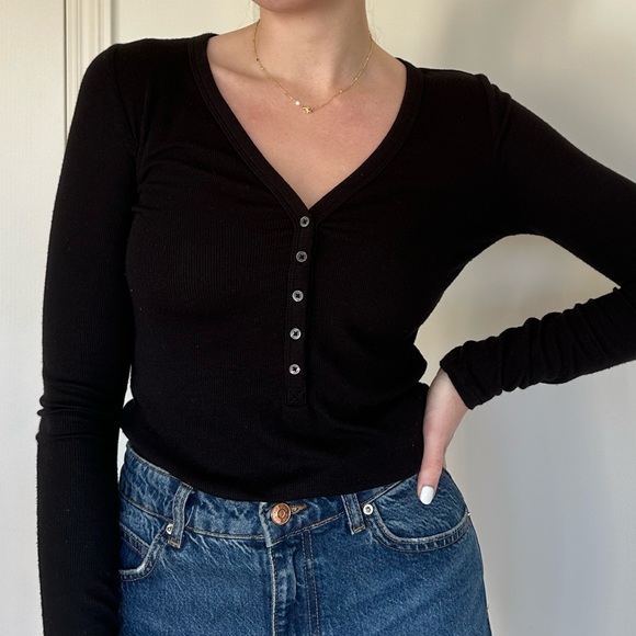 Aritzia long sleeve - Picture 2 of 2